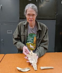 Caitlín R. Kiernan showing off mosasaur bones